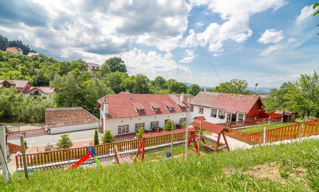 Pensiunea Tinelu Brasov Sacele Exterior photo